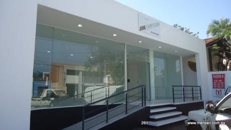 Salón Comercial Sobre Julio Correa (261)