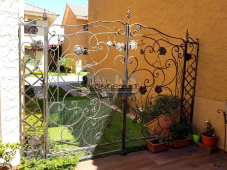 Hermosisima Casa En Venta Dentro Condominio