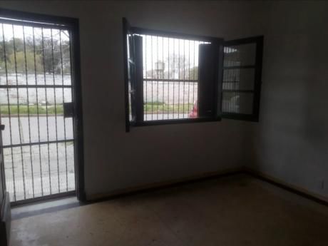 Reducto,casa, 2 Dorm, 2 Patis, Amplios Ambientes, Sin Gastos Comunes