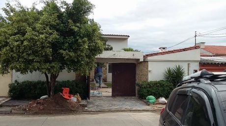 Bonita Casa En Venta En Zona Norte (canal Isuto 4to Y 5to Anillo)