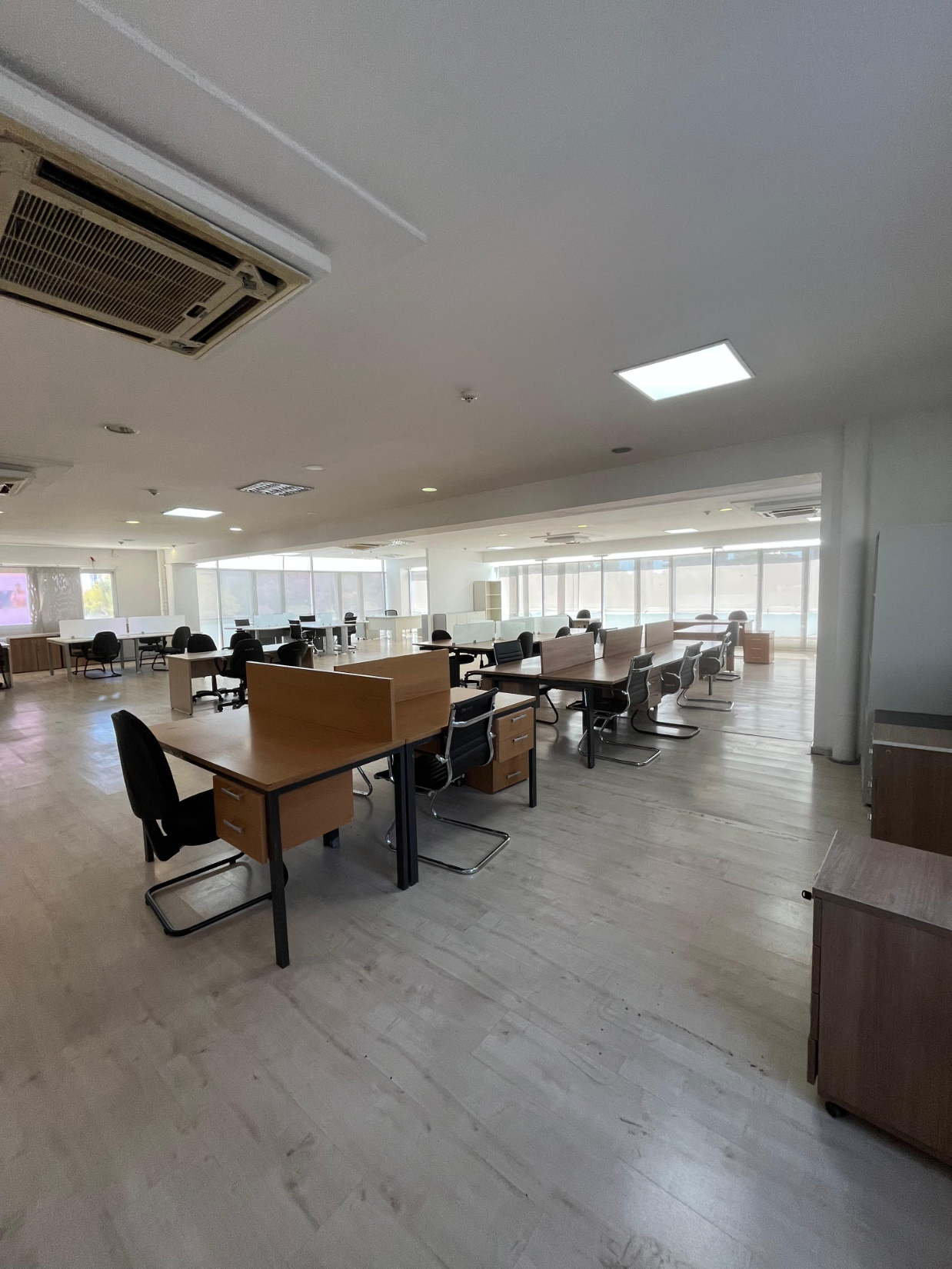 ZONA SHOPPING LA GALERÍA EN ALQUILER OFICINA DE 330 M2 CON 5 COCHERAS — foto 2
