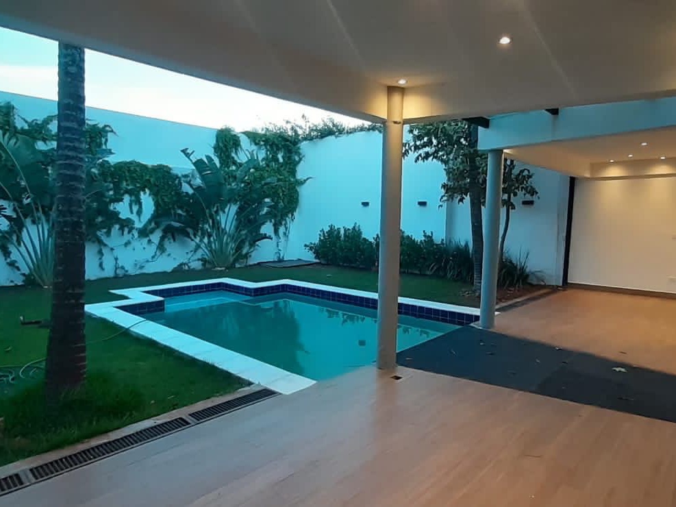 CASA MODERNA EN BARRIO MANORA — foto 2