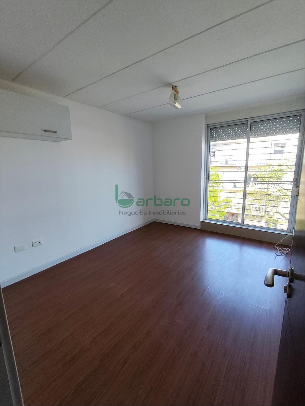 Alquiler apto con balcón y parrillero propio · Foto 12