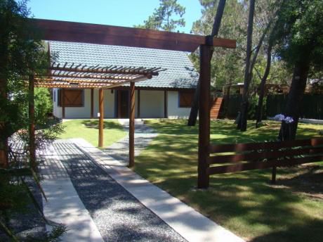 Muy Linda Casa A Estrenar En Excelente Punto De El Pinar,terreno De 700 M2.