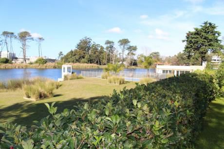Apartamento Con Jardín Sobre Lago