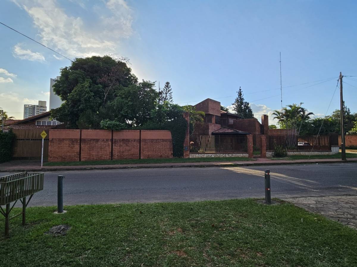 VENDO IMPORTANTE PROPIEDAD A UNA CUADRA DE MOLAS LOPEZ — foto 2