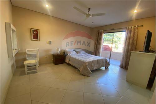 ALQUILO CASA CON PISCINA LAMBARÉ — foto 2