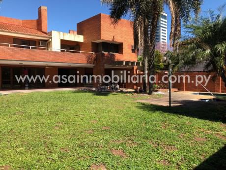 Amplia Casa En Pleno Villa Morra / Zona Embajada De Italia