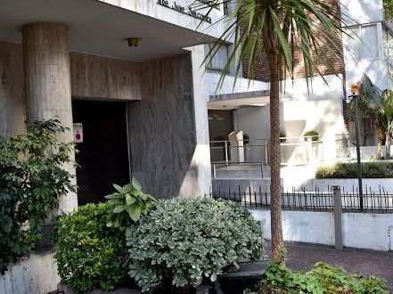 Se Vende Apartamento Pocitos 3 Dorm. 2 Baños + Parrillero Garaje / Box