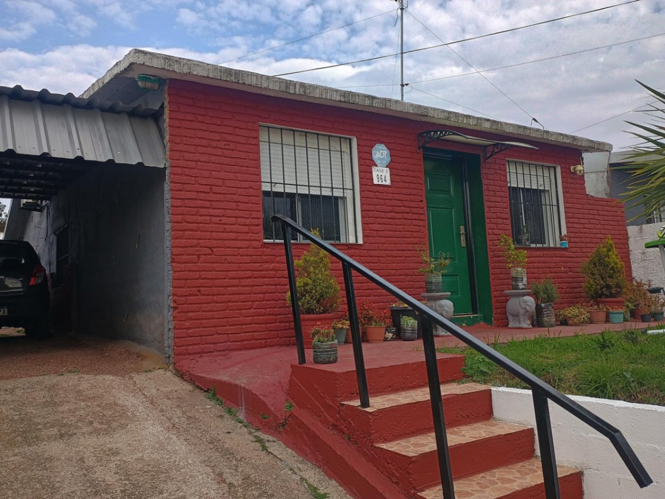 Casa en padrón único 3 dormitorios con cochera para 2 autos en Sayago Norte