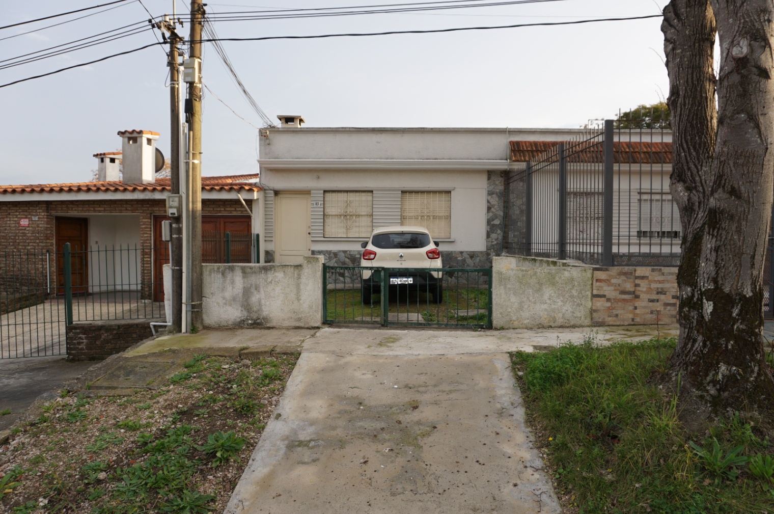 Casa "con renta" de 2 dormitorios, jardín y fondo ubicada en el corazón de Sayago