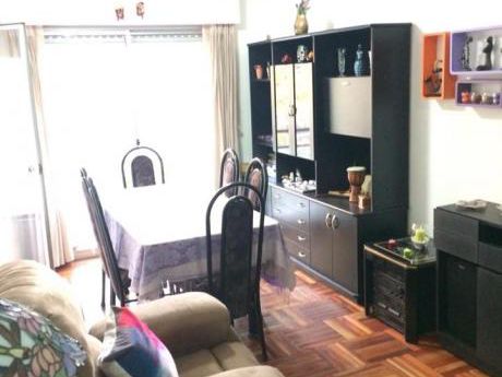 Piso 4 Al Frente Sobre Calle Requena Próximo Parque Rodó