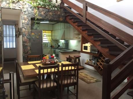 Se Alquila Casa De 3 Dormitorios En Barrio Los Laureles