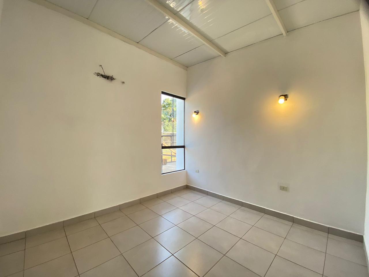 Casa en venta en Laurelty, Luque — foto 3