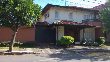 Casa Pareada En Barrio Herrera