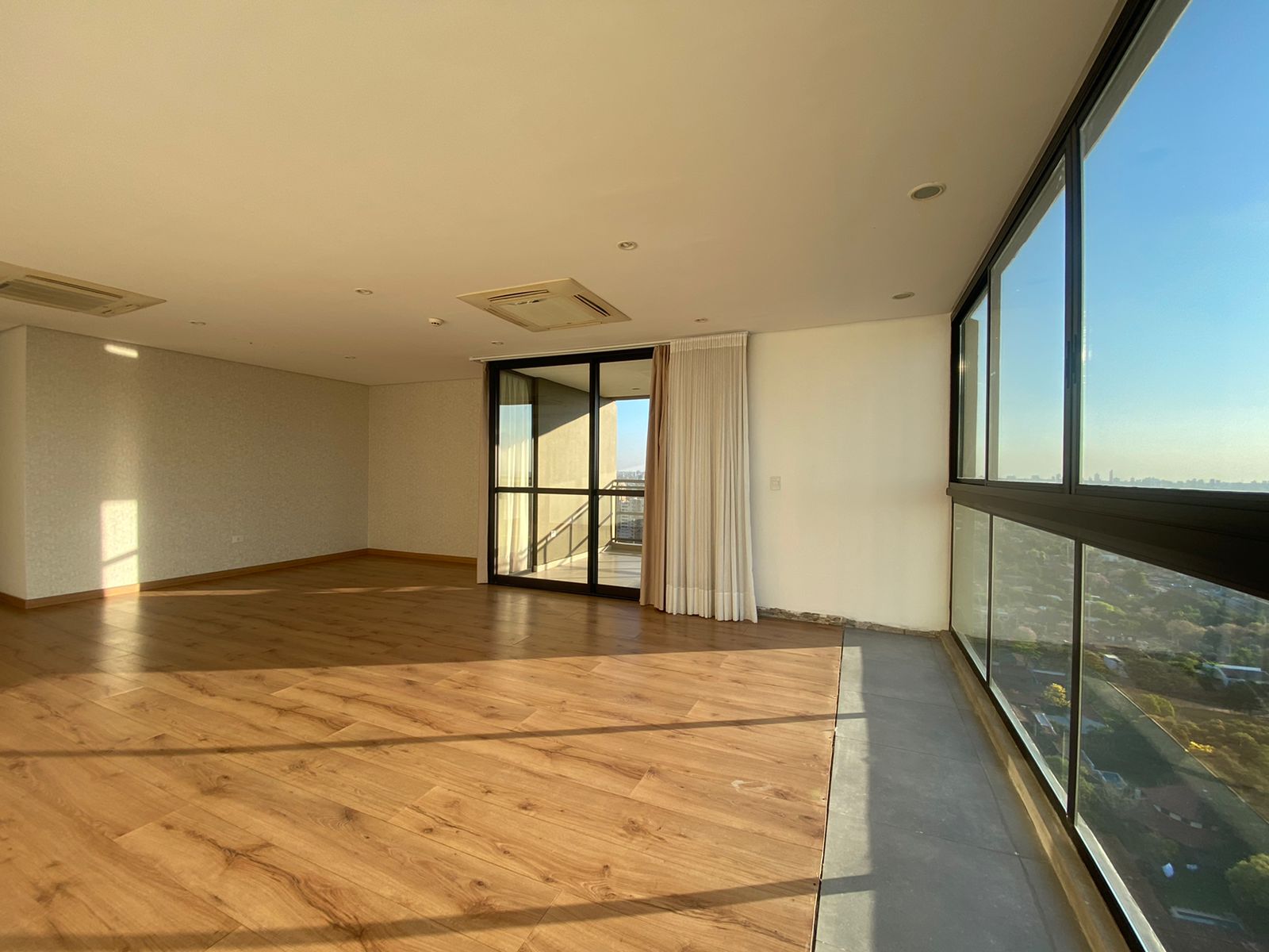 AMPLIO PENTHOUSE EN ALQUILER BARRIO TRINIDAD — foto 3