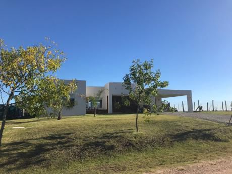 Vendo Hermosa Casa En Colinas De Carrasco