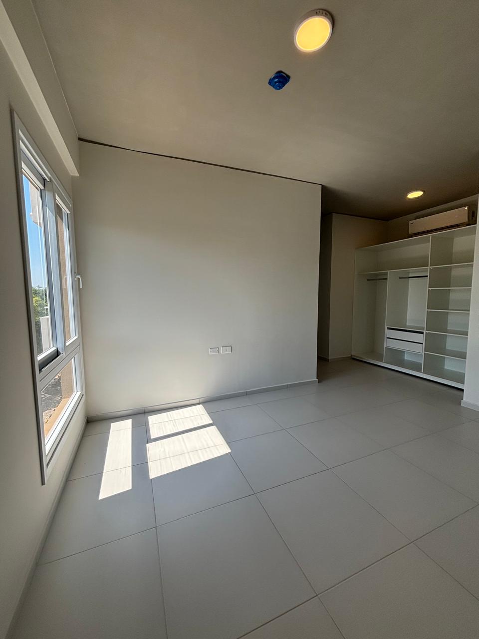 LUQUE EN VENTA AMPLIO DEPARTAMENTO DE 2 DORMITORIOS CON COCHERA — foto 3