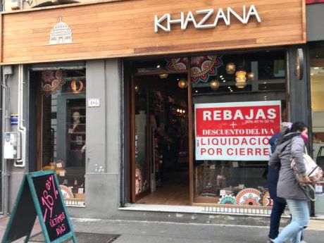 Local Comercial En Peatonal Sarandí. Excelente Ubicación.