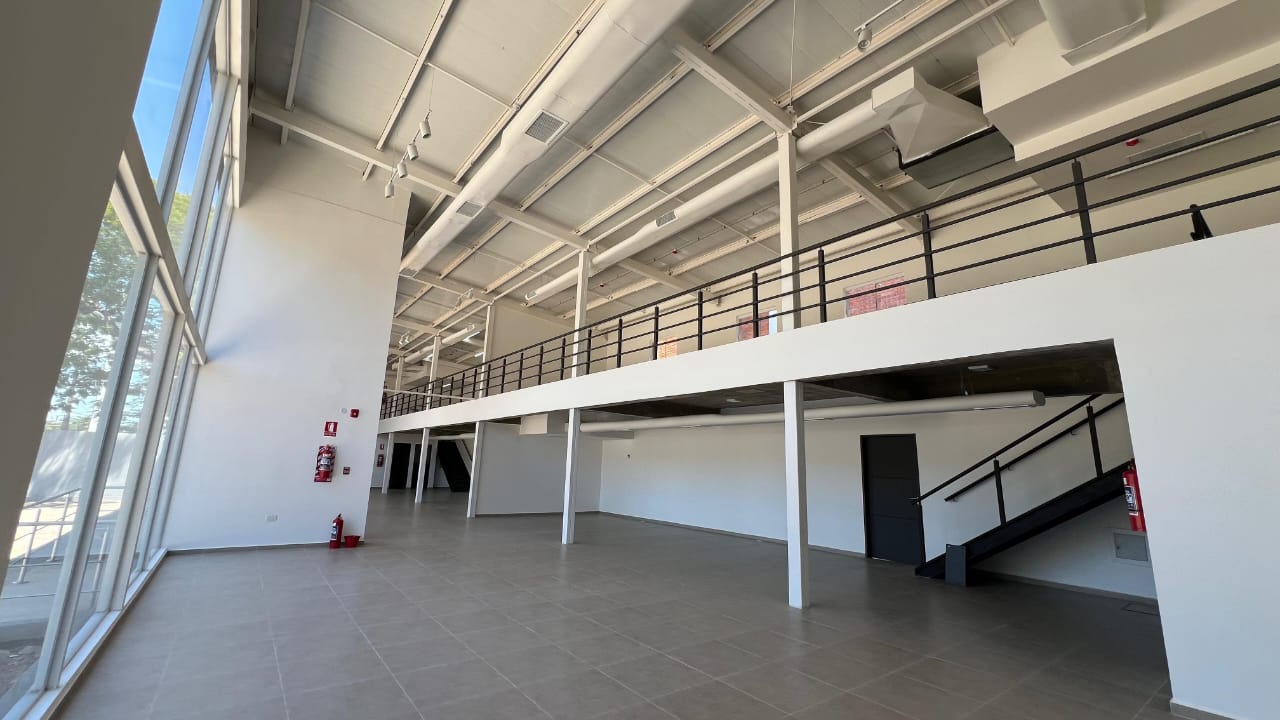 ALQUILO SHOWROOM + OFICINAS | AVDA. MARISCAL ESTIGARRIBIA — foto 2