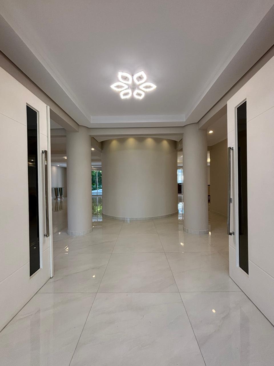 VENDO EXCLUSIVA RESIDENCIA EN EL PARANÁ COUNTRY CLUB — foto 3
