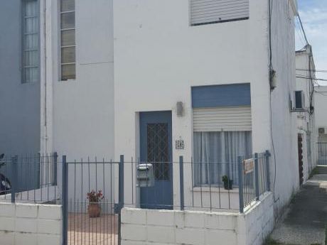 Venta De Casa A 1 Cuadra De La Terminal De Omnibus Y Puerto De Colonia