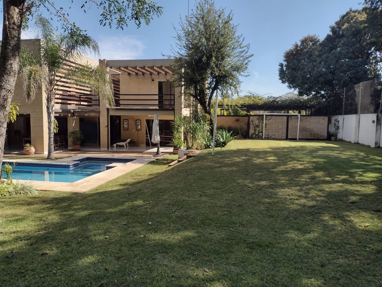 VENDO HERMOSA RESIDENCIA DE 5 DORMITORIOS EN EL CENTRO DE SAN BERNARDINO. — foto 2