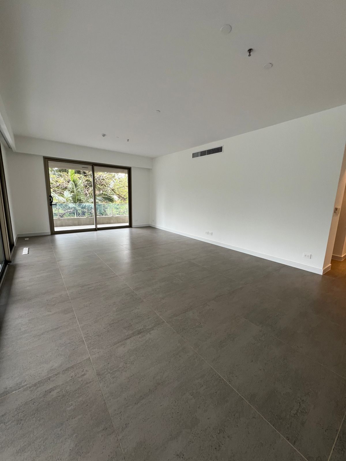 Alquilo Exclusivo y Amplio Dpto de 3 Habit en Suite en Las Lomas — foto 2