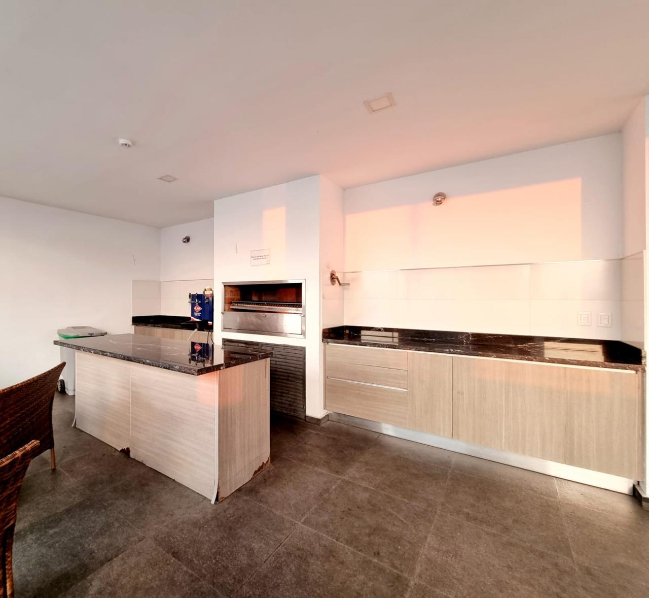 Departamento Amoblado en Alquiler, Edificio “Rembrandt” Los Laureles. — foto 3