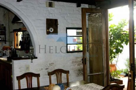 Casa De 160m2 Más De 4 Ambientes, 2 Baños, Patio Con Parrillero Y Horno De Pan