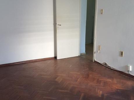 Apartamento De 1 Dormitorio, Centro, Paraguay Esq. Maldonado