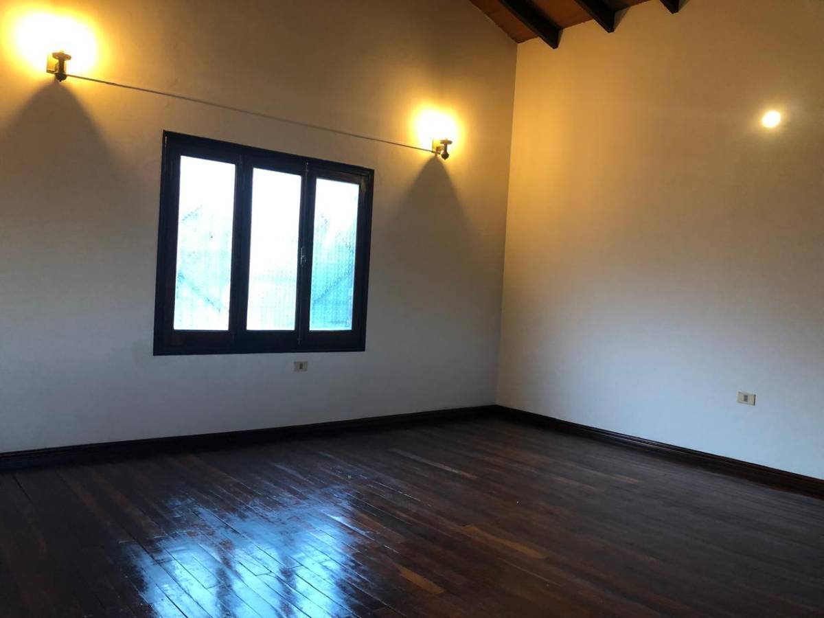 ¡Alquilo amplia casa en Luque, Barrio Laurelty! — foto 3