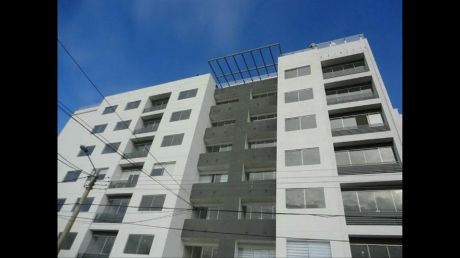 En Venta Moderno Dpto. Barrio Sirari