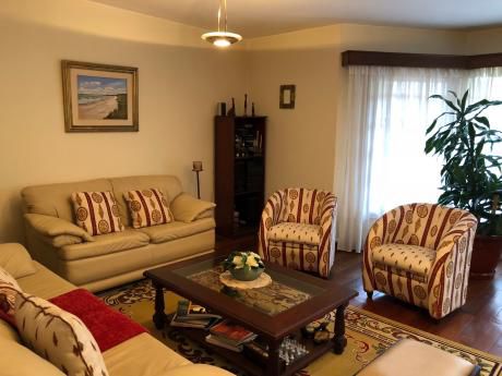 Chalet A Metros De La Rambla