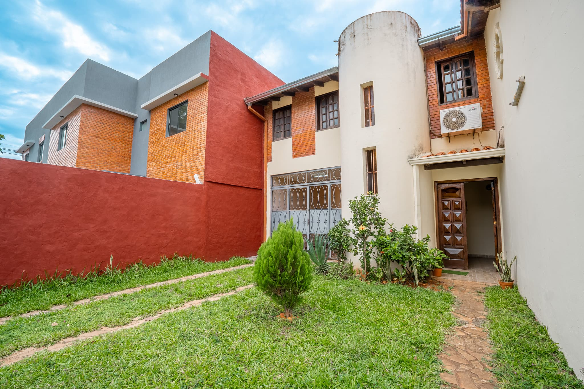 VENDO CASA A REMODELAR EN MBURUCUYA — foto 3