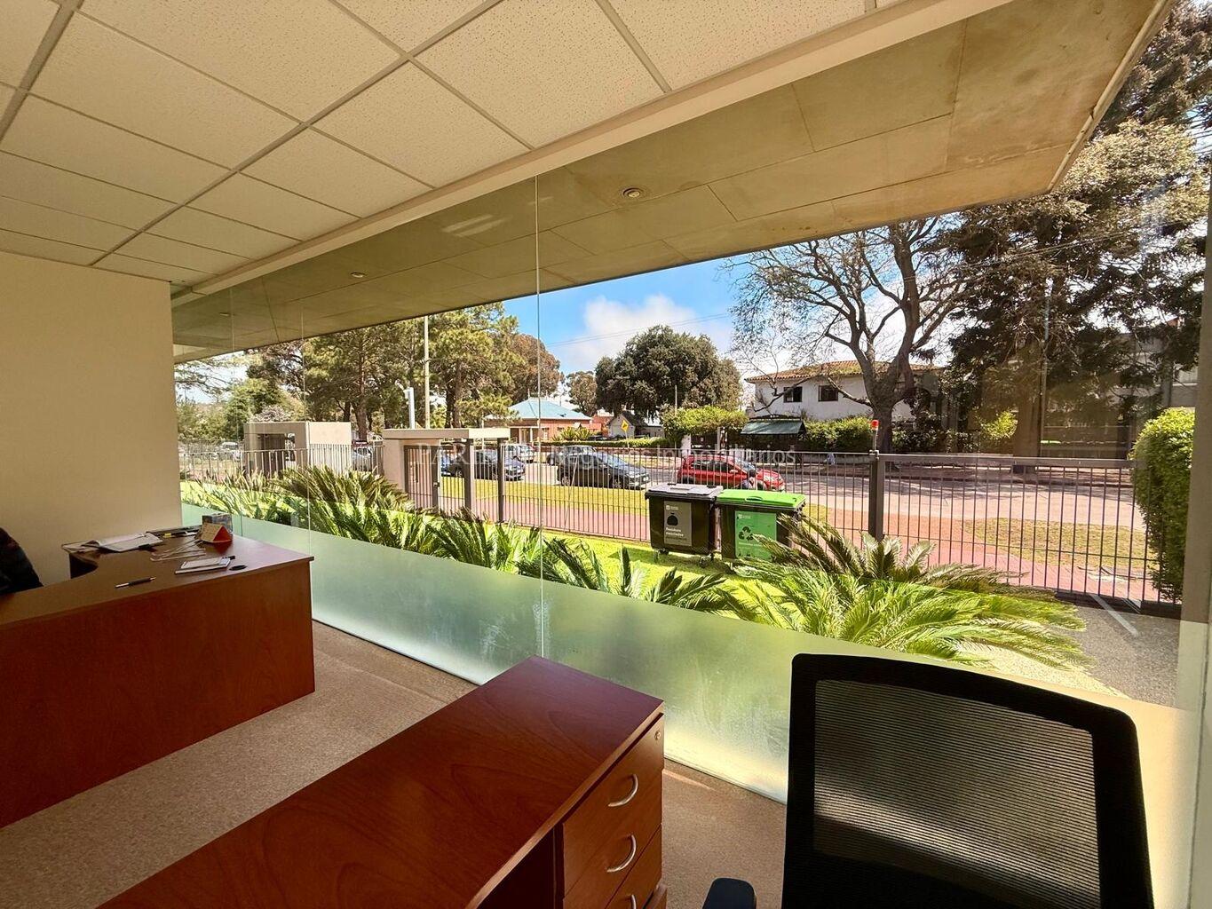 Alquiler Oficinas en Carrasco Arocena · Foto 1