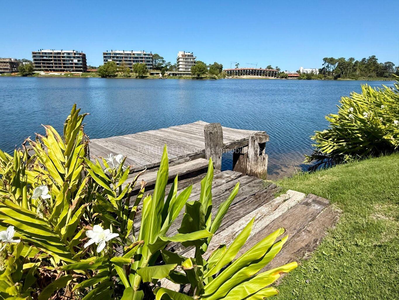 VENTA Apartamento Edificio sobre El Lago - foto 1