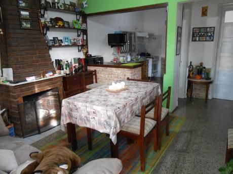 Muy Buena Ubicación, 3 Casas En 1 Padrón, Con Depósito!!