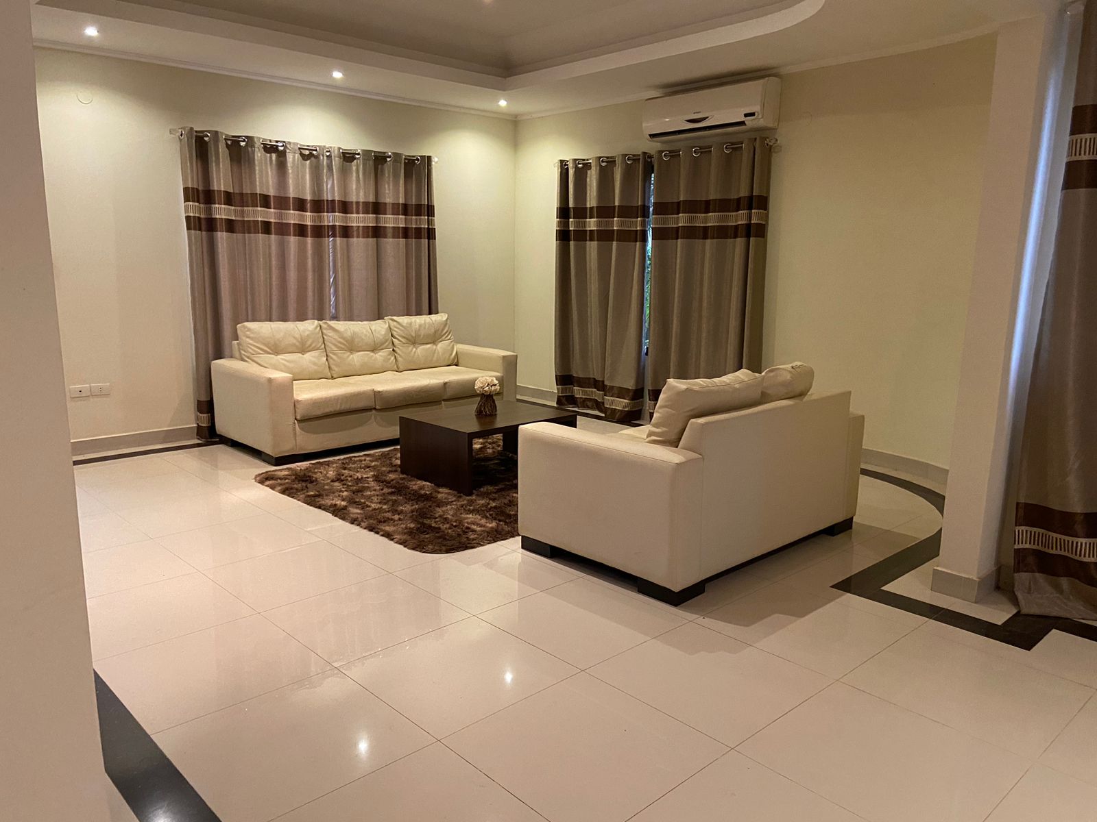 VENDO RESIDENCIA EN EL PARANÁ COUNTRY CLUB — foto 2
