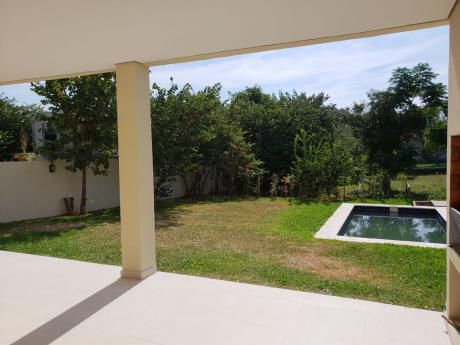Alquilo Casa A Estrenar En Barrio Cerrado Zona Aeropuerto