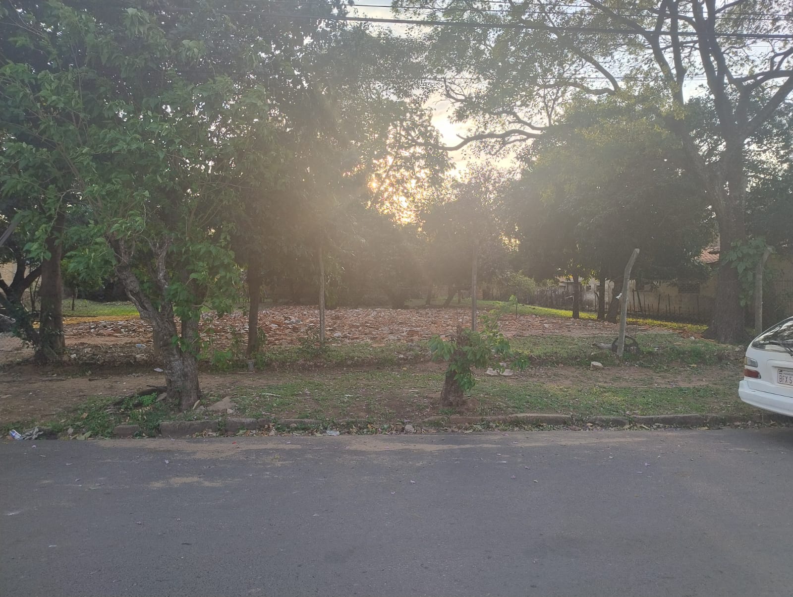 VENDO TERRENO EN EL LUQUE CUARTO BARRIO ZONA SUPER LOS JARDINES COD 059* - foto 2