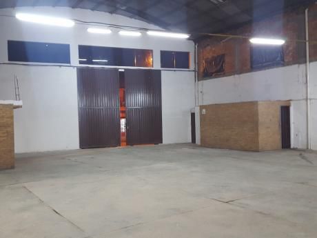 Deposito En Excelente Ubicacion 618m2
