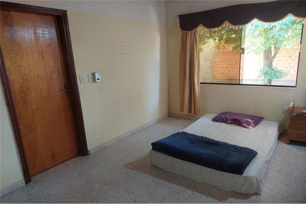 VENDO CASA EN CORONEL OVIEDO - CENTRO — foto 2