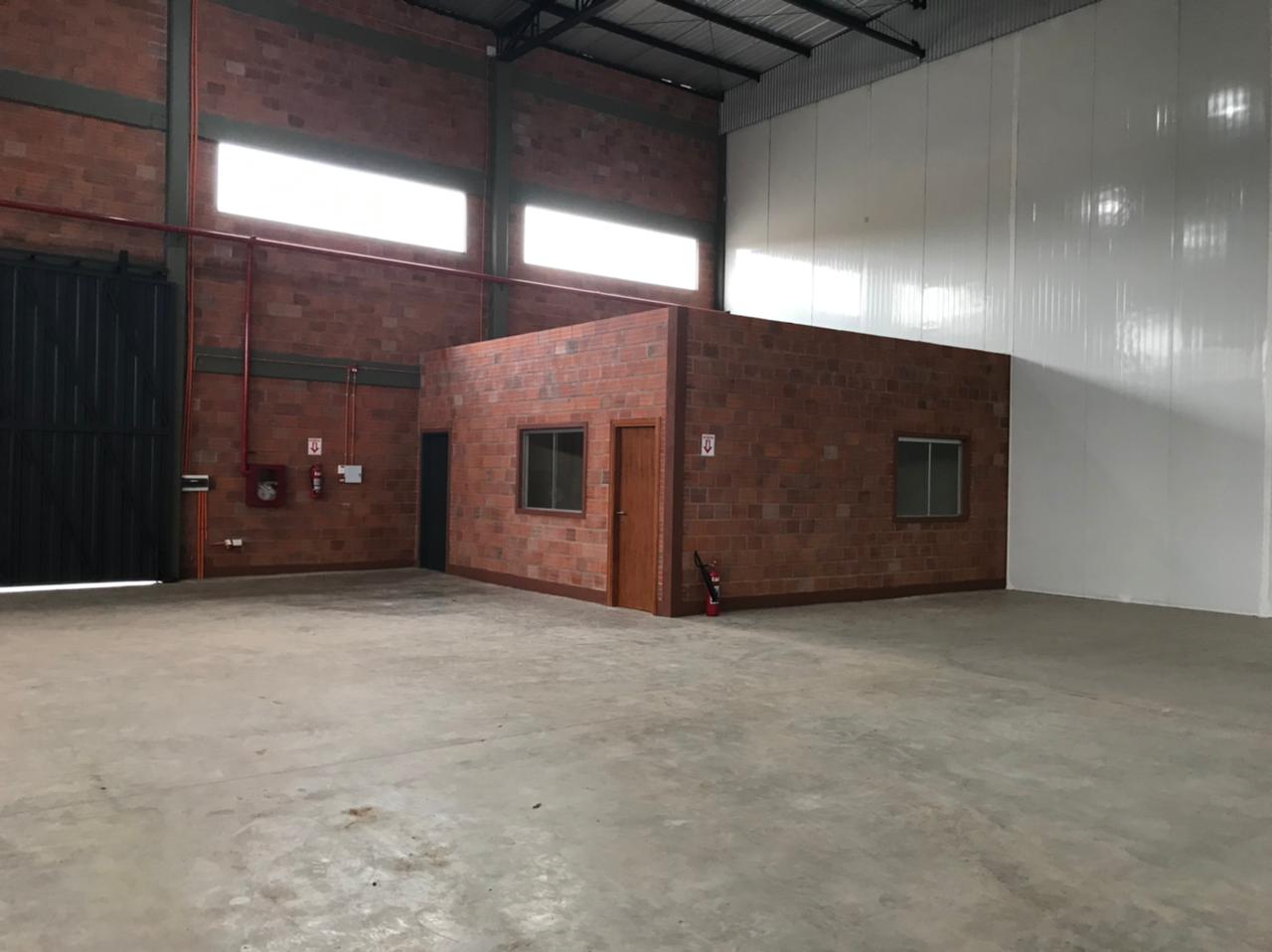 ALQUILO DEPÓSITO EN PARQUE LOGÍSTICO, ZONA AEROPUERTO, LUQUE. — foto 2