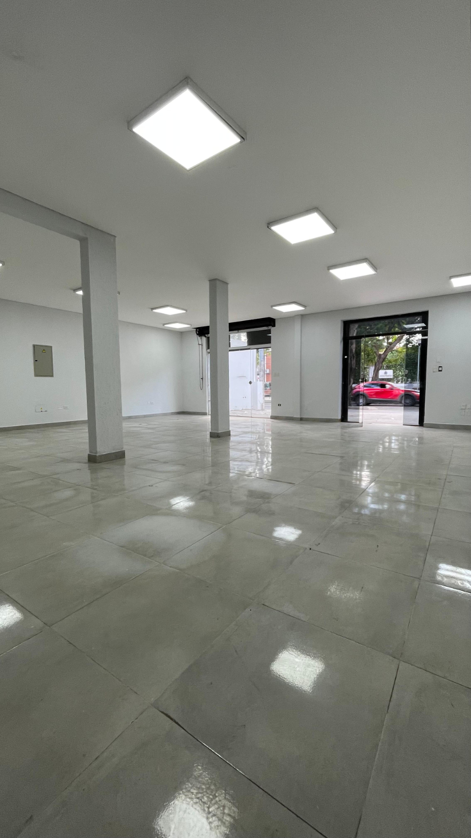 Alquilo edificio comercial con oficinas zona Palacio de Justicia — foto 2
