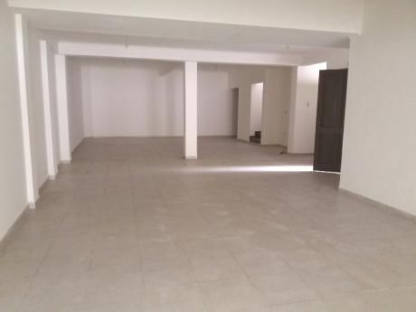 Local Comercial Ubicado En El Barrio Equipetrol