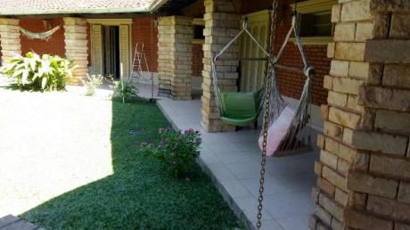 Hermosa Residencia En Coronel Bogado, Santa Ana
