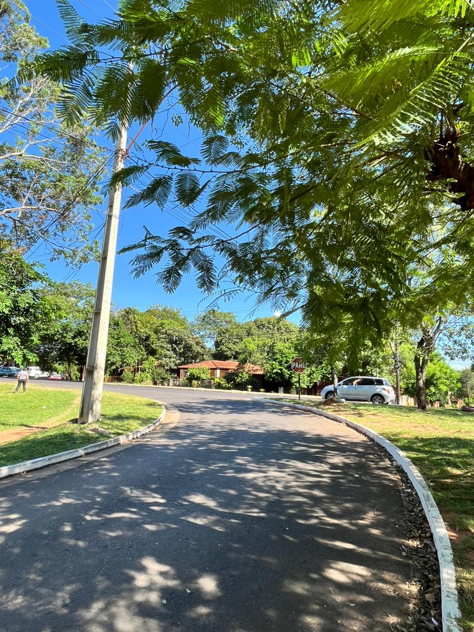 Oportunidad única en el centro de Emboscada, venta de casa en esquina — foto 2