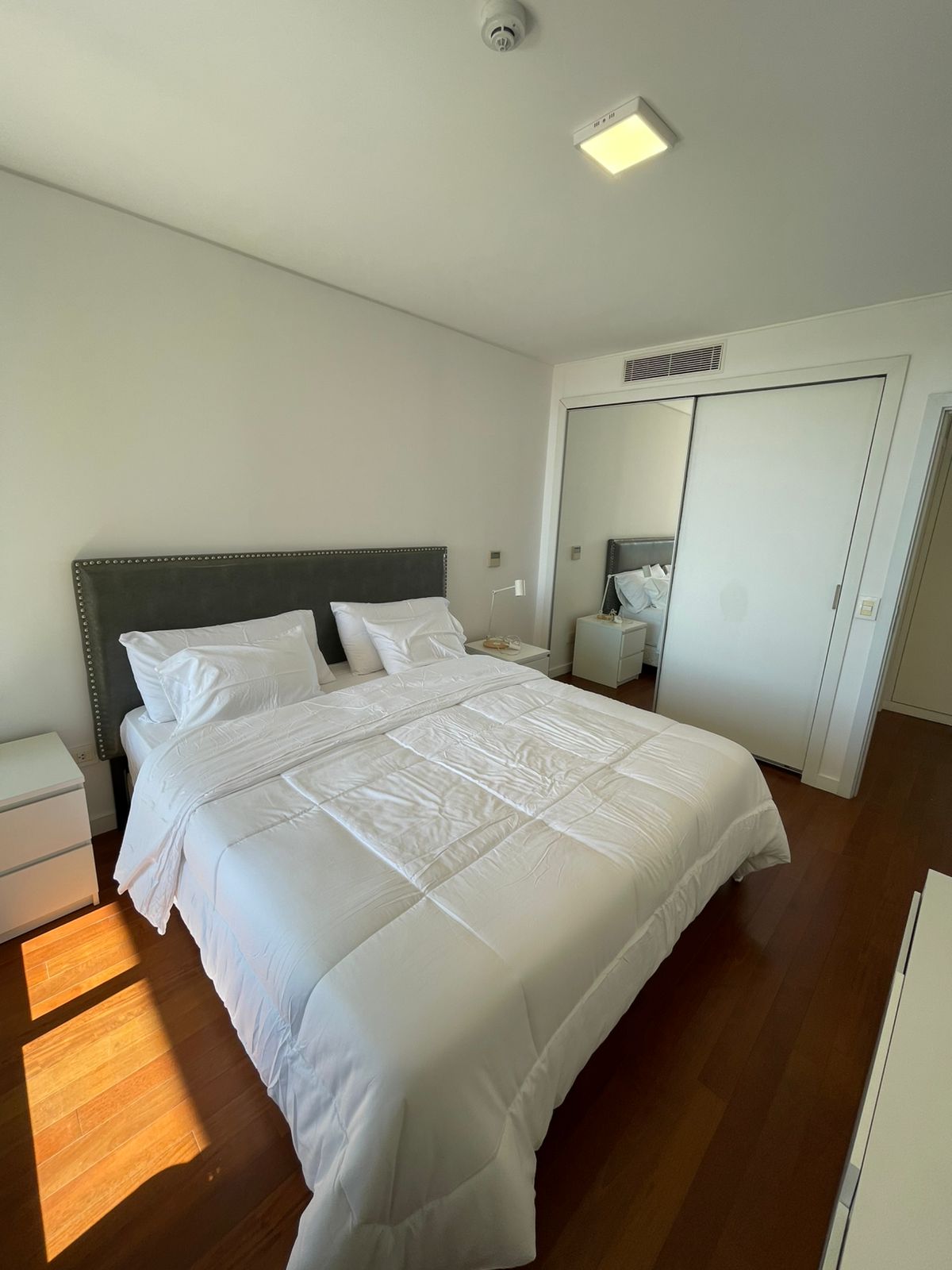 Alquilo departamento amoblado de 1 dormitorio en el edificio SkyTower. — foto 3