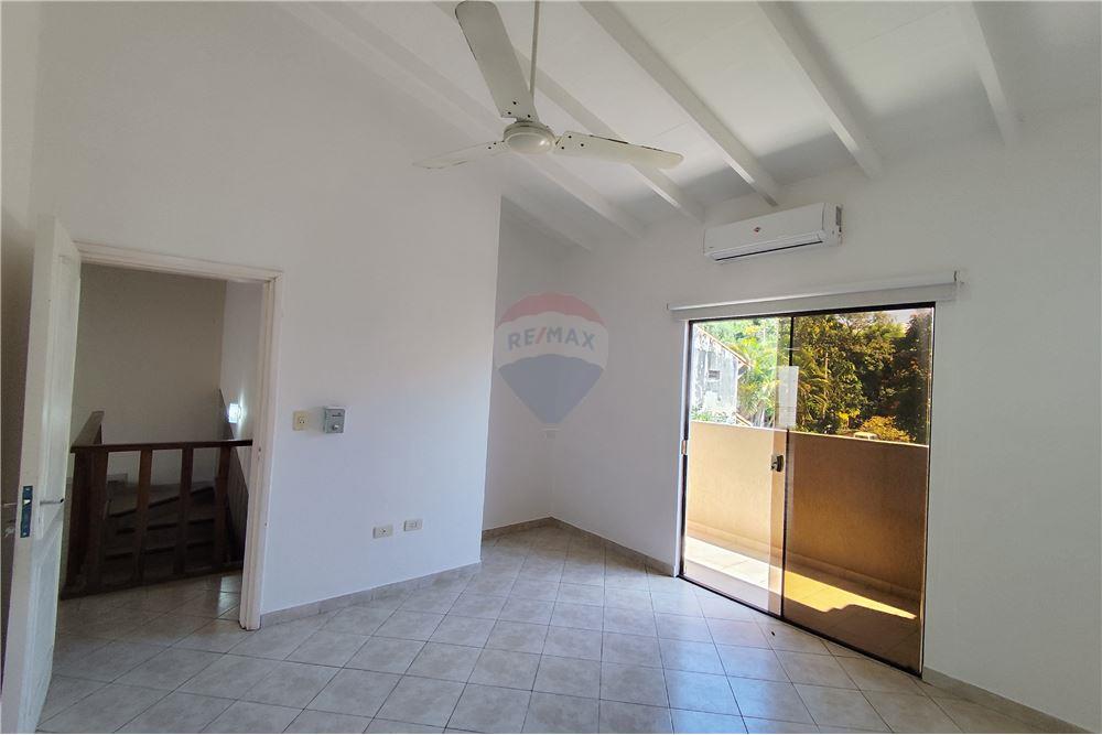 ALQUILO HERMOSA RESIDENCIA EN LUQUE ZONA PLAZA MADERO — foto 3